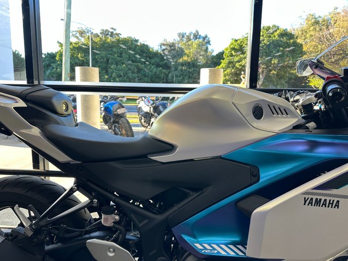 2025 Yamaha YZF-R3 WHITE