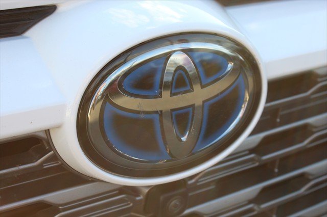 2019 Toyota RAV4 Cruiser MXAA52R White