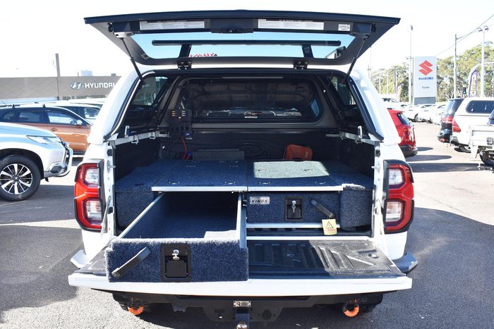 2021 Toyota Hilux SR5