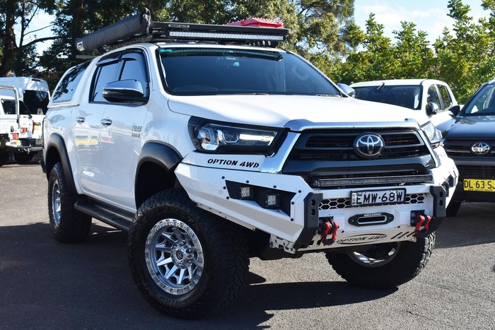 2021 Toyota Hilux SR5