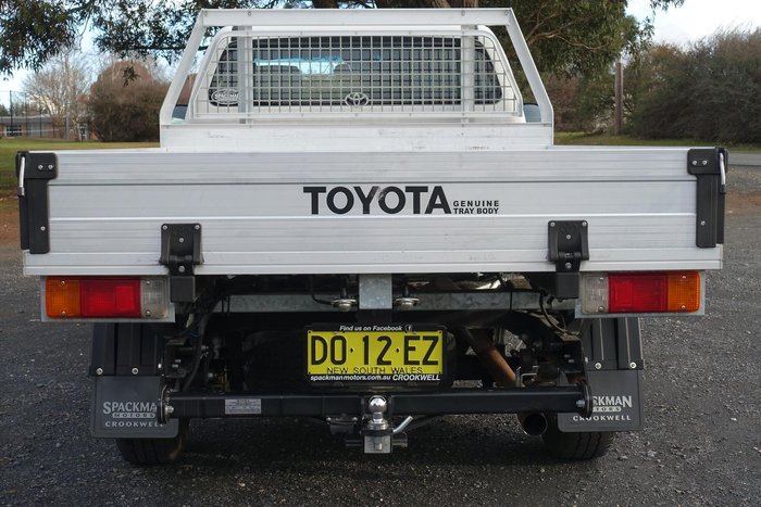 2013 Toyota Hilux Workmate TGN16R MY12 4x2 Glacier White