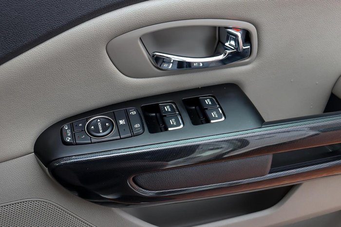 2015 Kia Carnival SLi