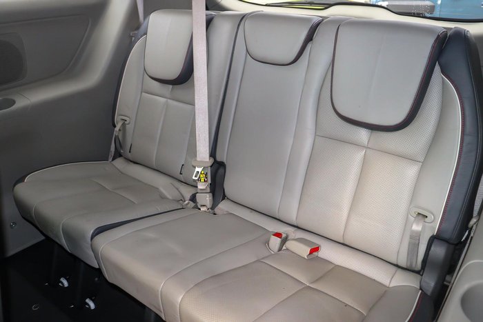 2015 Kia Carnival SLi