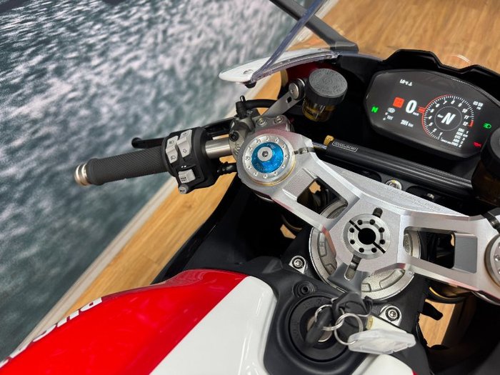 2023 DUCATI PANIGALE V2 BAYLISS 20TH ANNIV RED