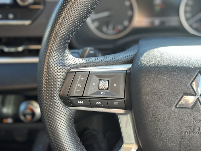 2022 Mitsubishi Outlander LS