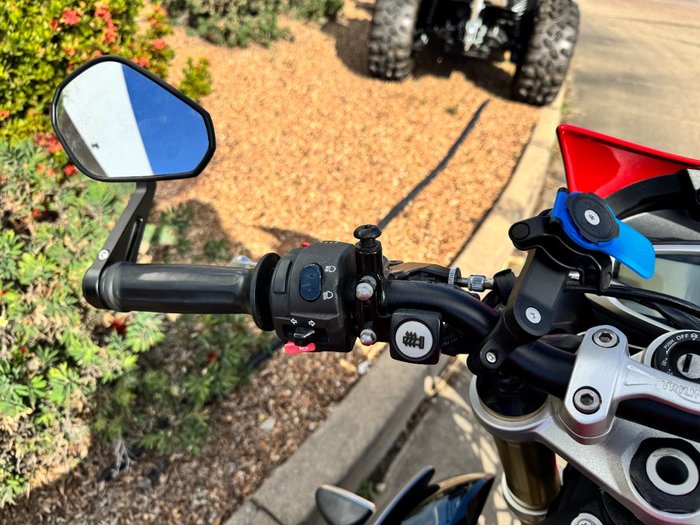 2015 Triumph STREET TRIPLE 660 Red