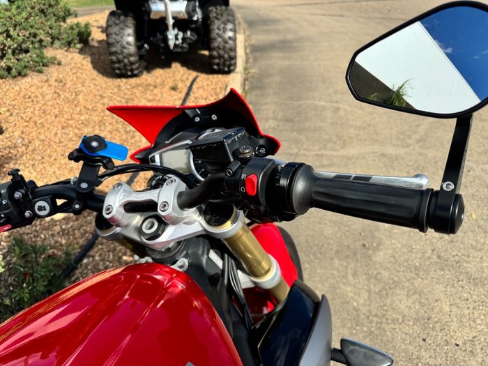 2015 Triumph STREET TRIPLE 660 Red