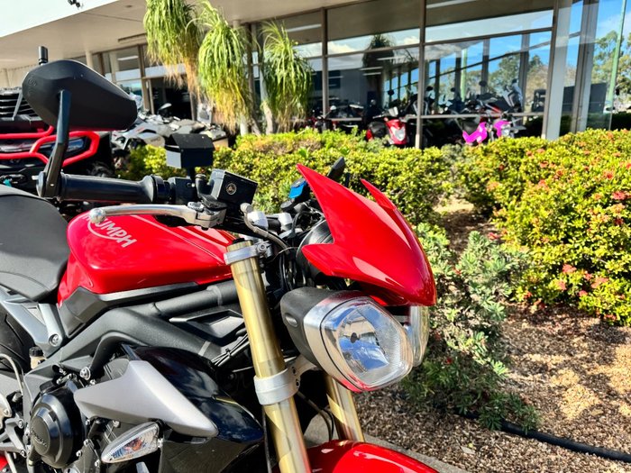 2015 Triumph STREET TRIPLE 660 Red