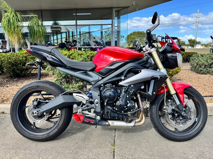 2015 Triumph STREET TRIPLE 660 Red