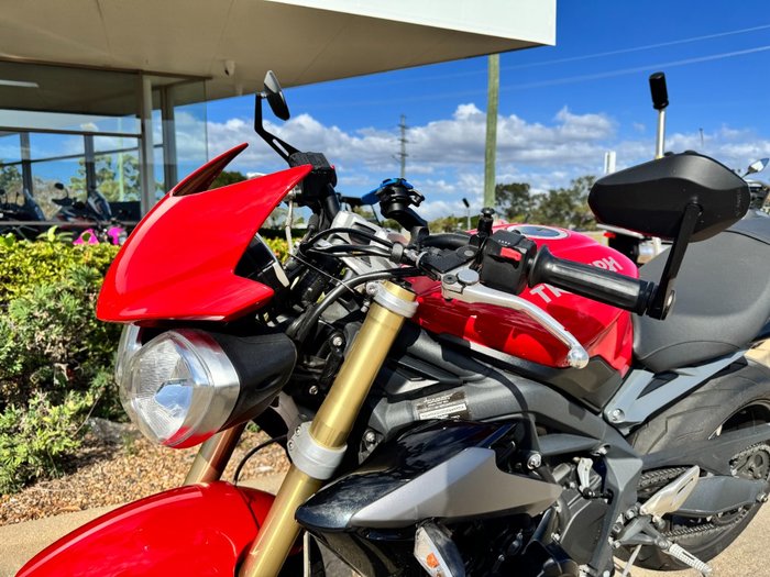 2015 Triumph STREET TRIPLE 660 Red