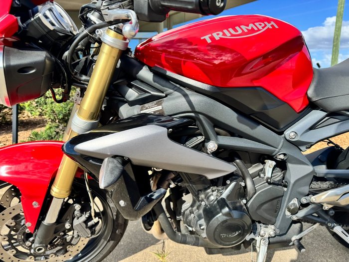 2015 Triumph STREET TRIPLE 660 Red