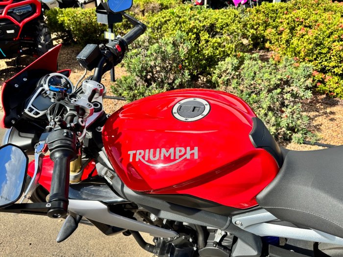 2015 Triumph STREET TRIPLE 660 Red