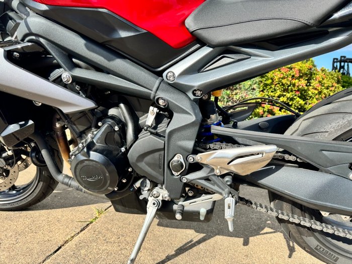 2015 Triumph STREET TRIPLE 660 Red