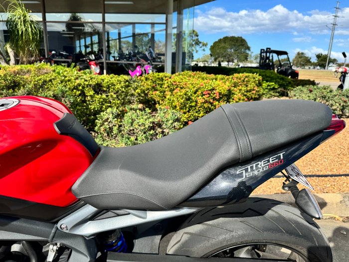 2015 Triumph STREET TRIPLE 660 Red