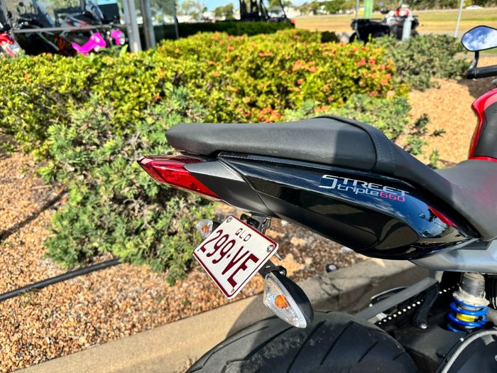 2015 Triumph STREET TRIPLE 660 Red