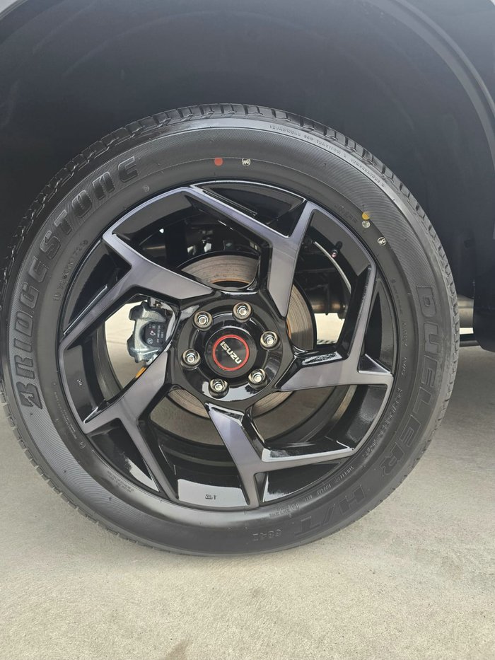 2025 Isuzu MU-X X-TERRAIN