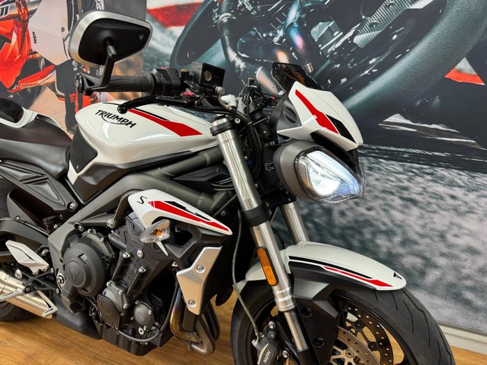 2020 Triumph STREET TRIPLE S 660 LAMS CRYSTAL WHITE