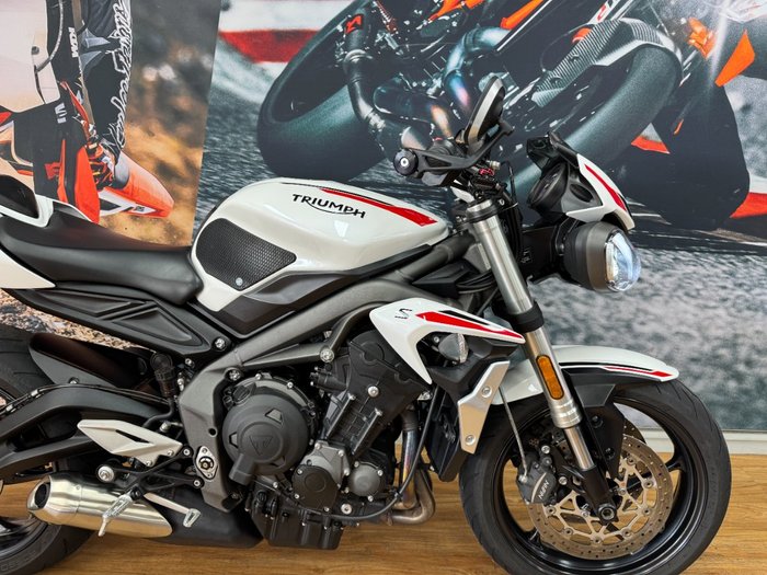 2020 Triumph STREET TRIPLE S 660 LAMS CRYSTAL WHITE