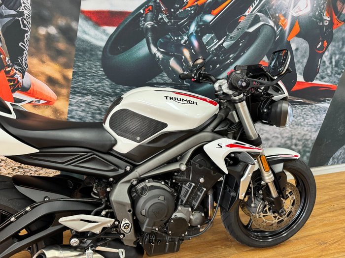 2020 Triumph STREET TRIPLE S 660 LAMS CRYSTAL WHITE