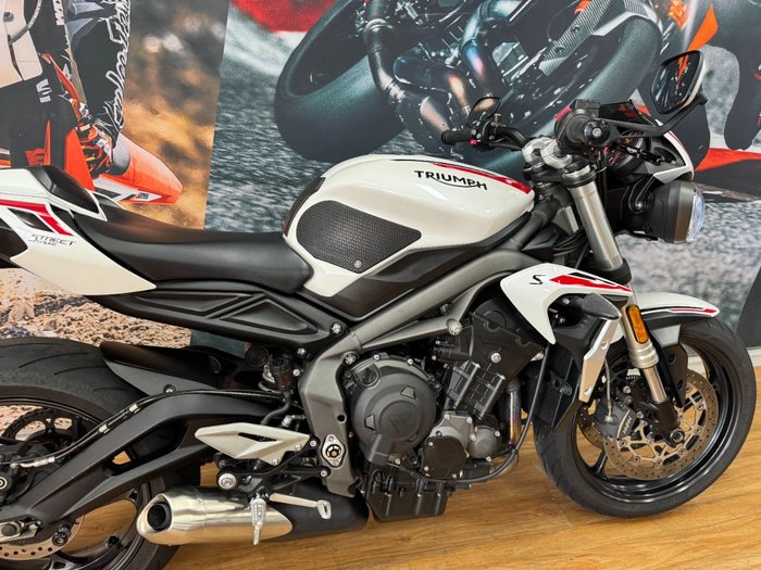 2020 Triumph STREET TRIPLE S 660 LAMS CRYSTAL WHITE