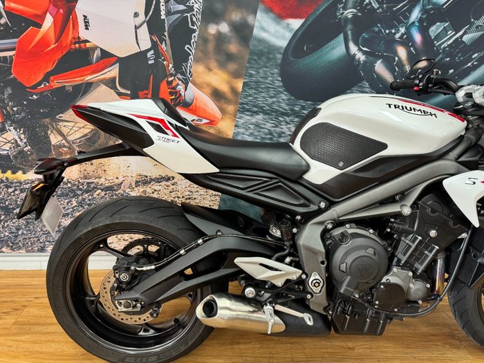 2020 Triumph STREET TRIPLE S 660 LAMS CRYSTAL WHITE