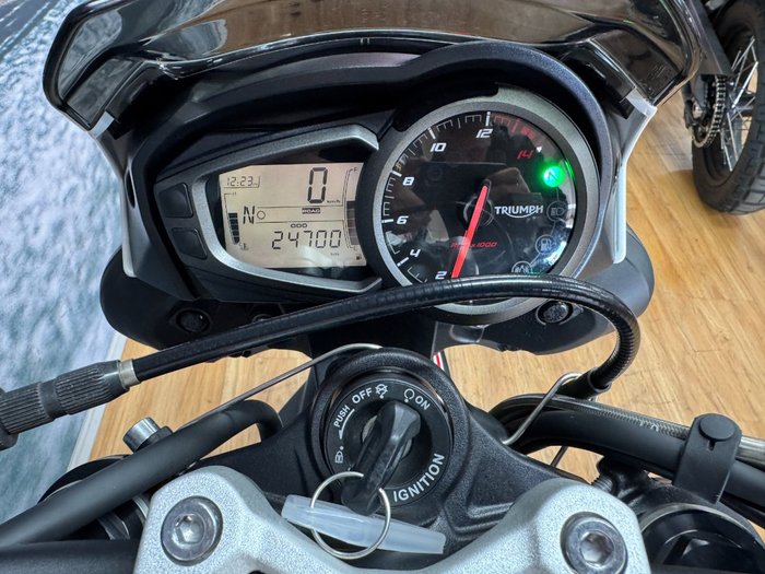 2020 Triumph STREET TRIPLE S 660 LAMS CRYSTAL WHITE
