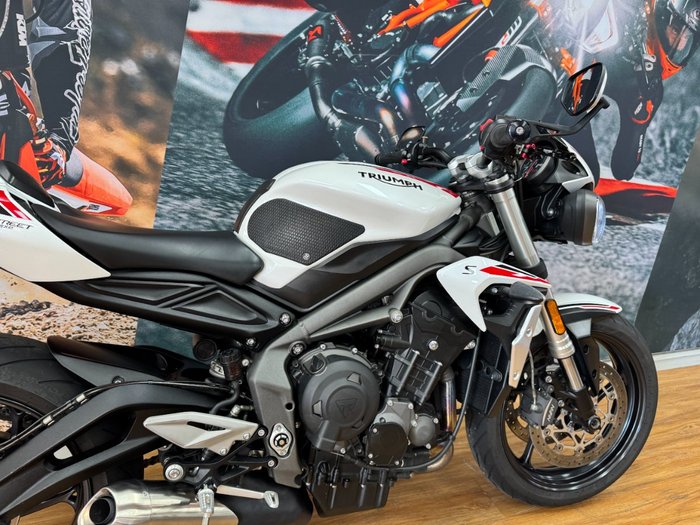 2020 Triumph STREET TRIPLE S 660 LAMS CRYSTAL WHITE