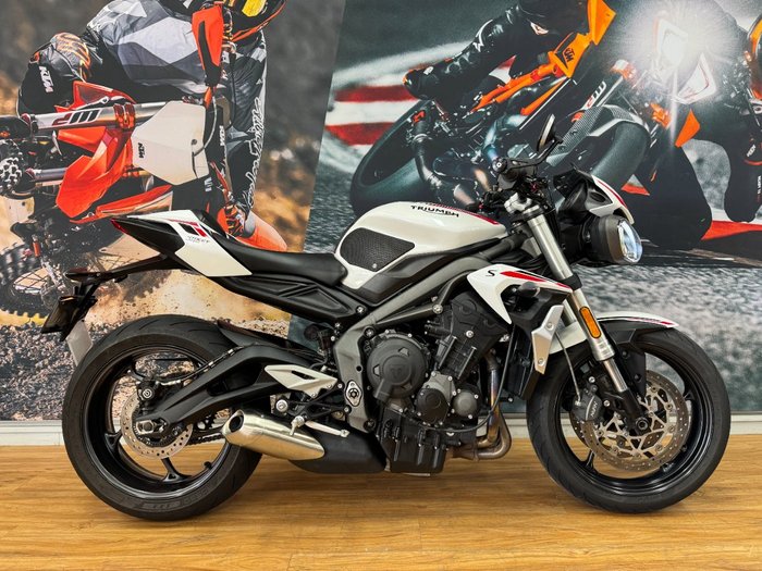 2020 Triumph STREET TRIPLE S 660 LAMS CRYSTAL WHITE