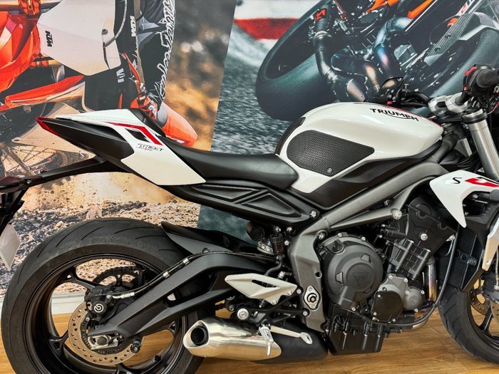 2020 Triumph STREET TRIPLE S 660 LAMS CRYSTAL WHITE