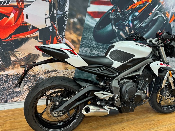2020 Triumph STREET TRIPLE S 660 LAMS CRYSTAL WHITE