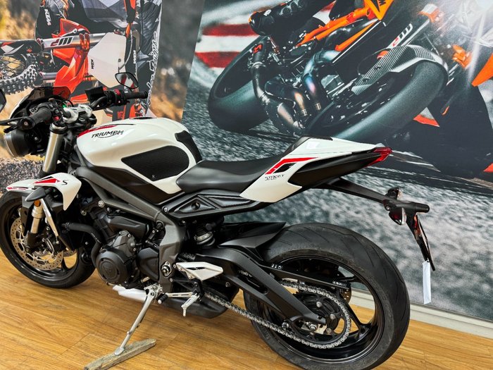 2020 Triumph STREET TRIPLE S 660 LAMS CRYSTAL WHITE