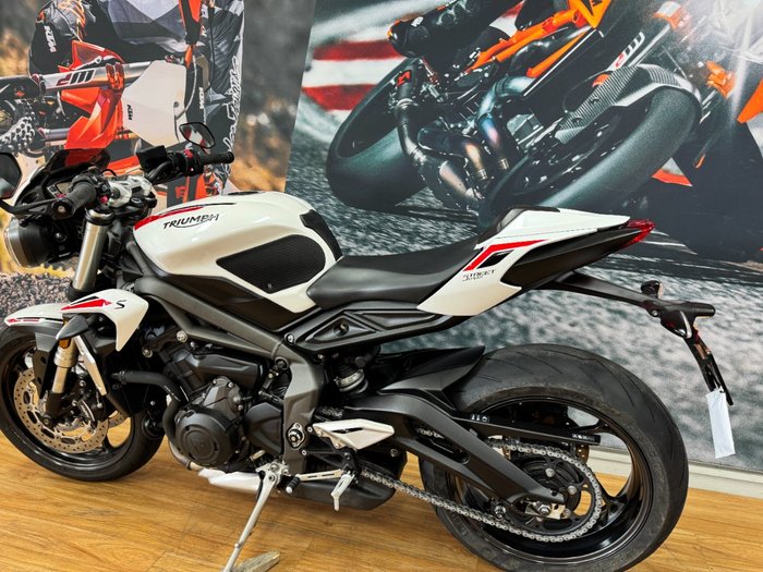 2020 Triumph STREET TRIPLE S 660 LAMS CRYSTAL WHITE