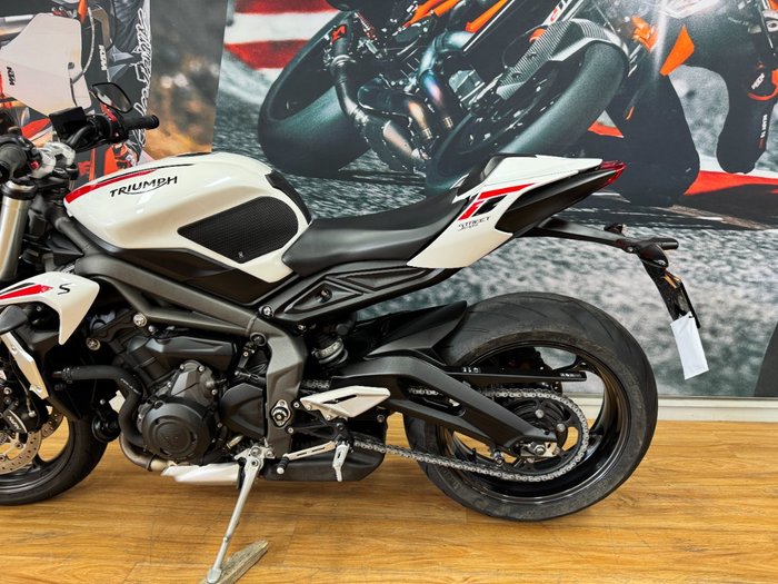 2020 Triumph STREET TRIPLE S 660 LAMS CRYSTAL WHITE