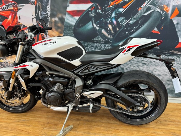 2020 Triumph STREET TRIPLE S 660 LAMS CRYSTAL WHITE
