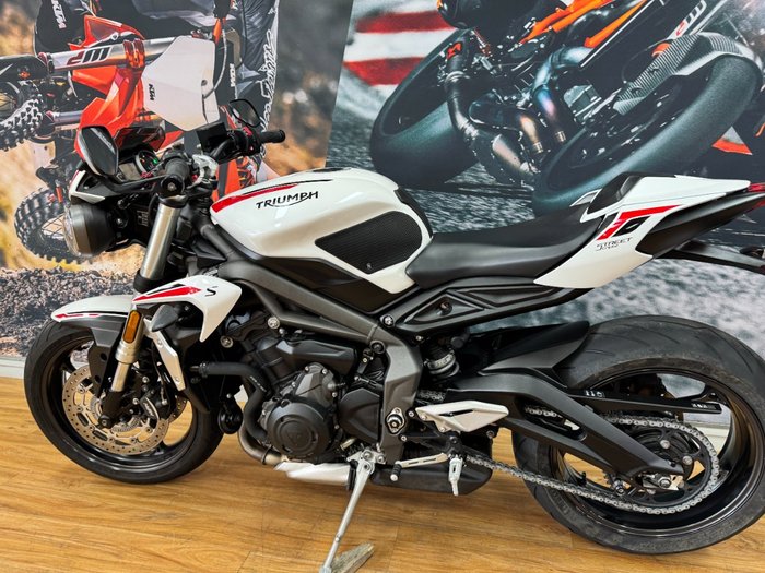 2020 Triumph STREET TRIPLE S 660 LAMS CRYSTAL WHITE