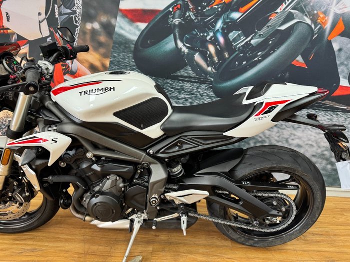 2020 Triumph STREET TRIPLE S 660 LAMS CRYSTAL WHITE