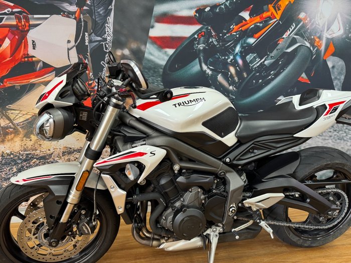 2020 Triumph STREET TRIPLE S 660 LAMS CRYSTAL WHITE