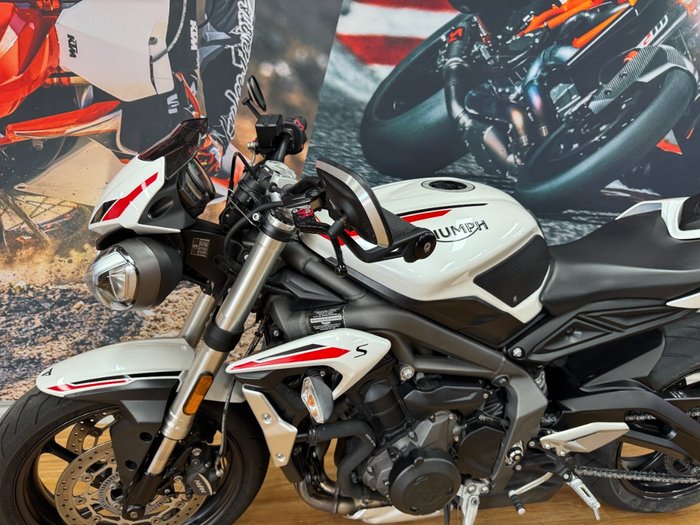2020 Triumph STREET TRIPLE S 660 LAMS CRYSTAL WHITE