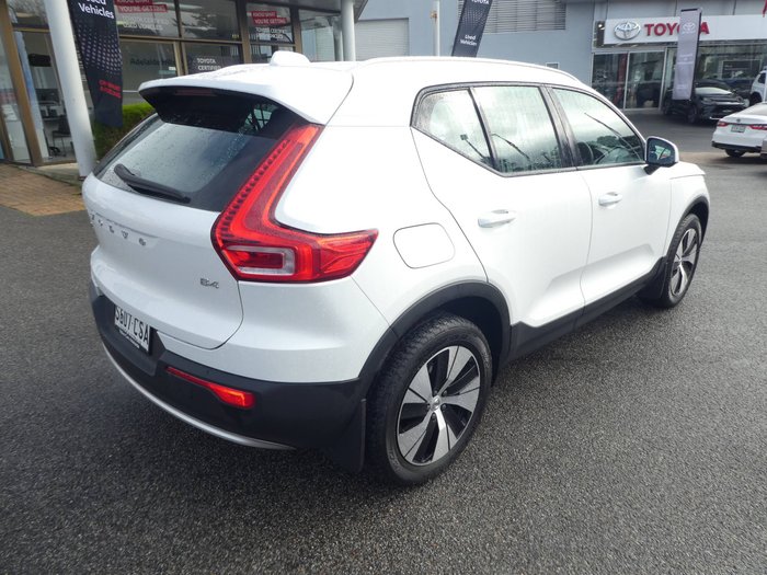 2022 VOLVO XC40 PLUS B4 MHEV