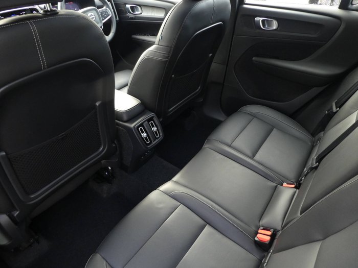2022 VOLVO XC40 PLUS B4 MHEV