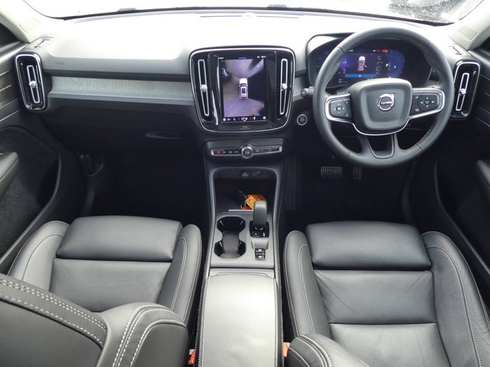 2022 VOLVO XC40 PLUS B4 MHEV