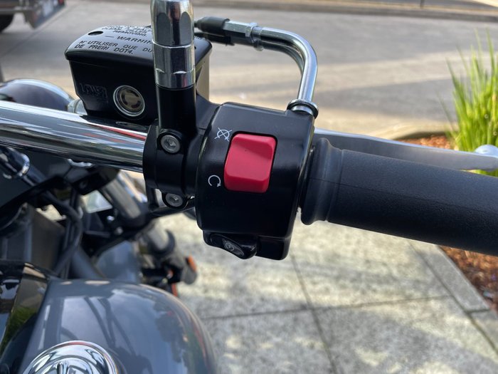 2019 Kawasaki VULCAN 900 (VN900) CUSTOM BLACK