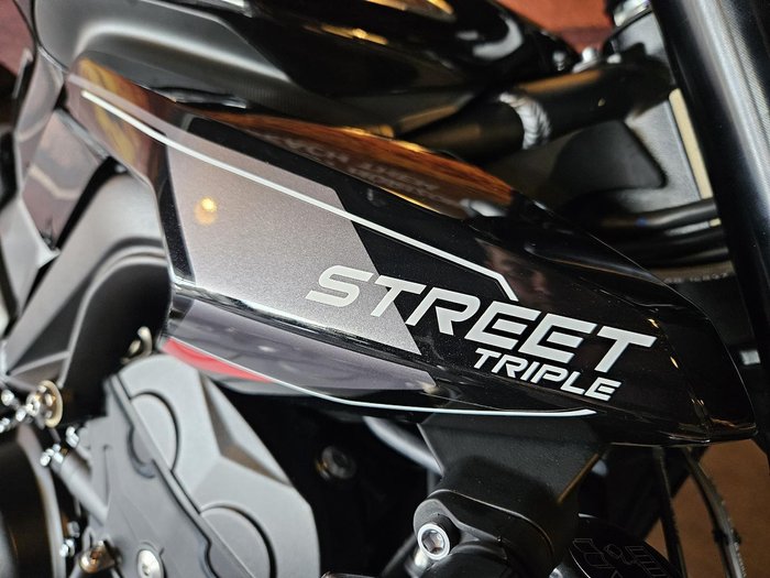 2025 Triumph Street Triple R 765 Street Triple Black