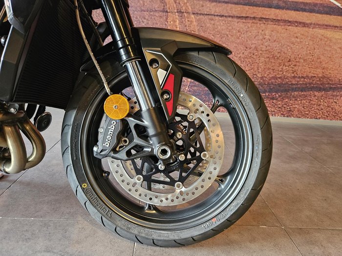 2025 Triumph Street Triple R 765 Street Triple Black