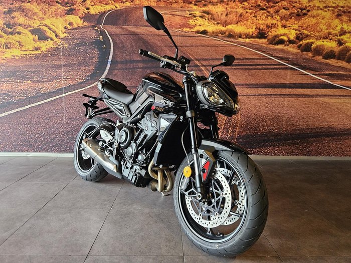 2025 Triumph Street Triple R 765 Street Triple Black