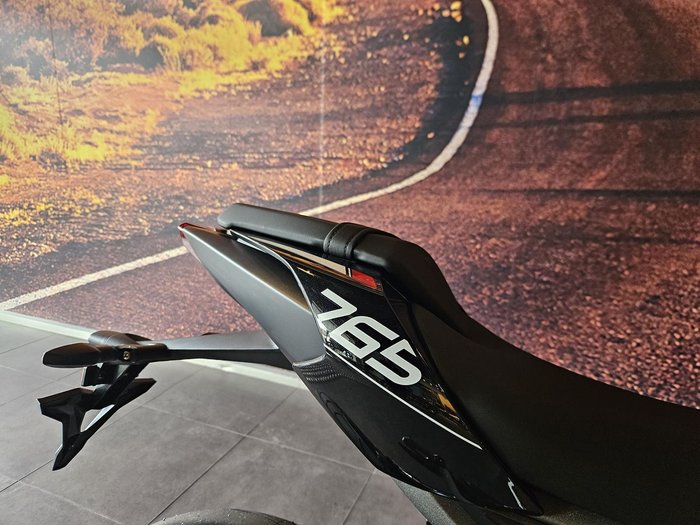 2025 Triumph Street Triple R 765 Street Triple Black