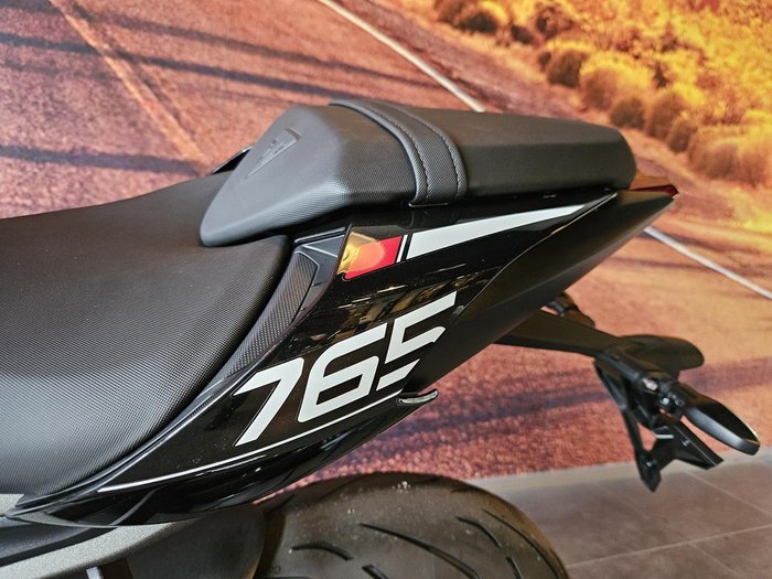 2025 Triumph Street Triple R 765 Street Triple Black