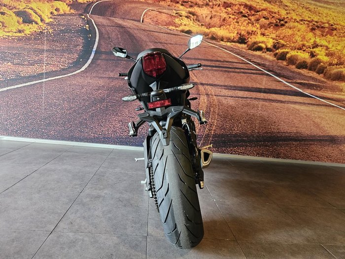 2025 Triumph Street Triple R 765 Street Triple Black