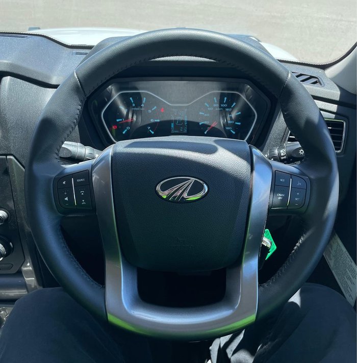 2022 Mahindra PIK-UP S11