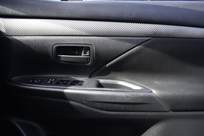 2013 Mitsubishi Outlander ES ZJ MY13 White
